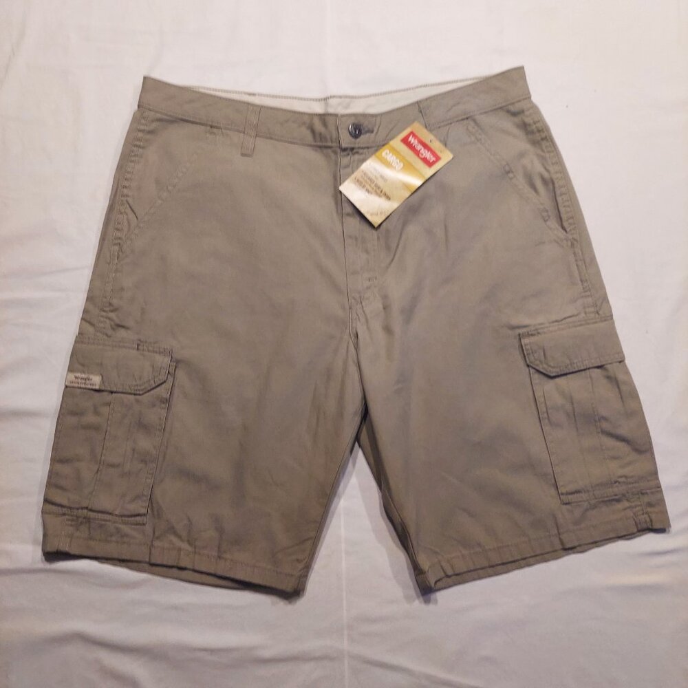 Wrangler Cargo Shorts Men’s 36 Khaki Beige NWT Classic Fit
